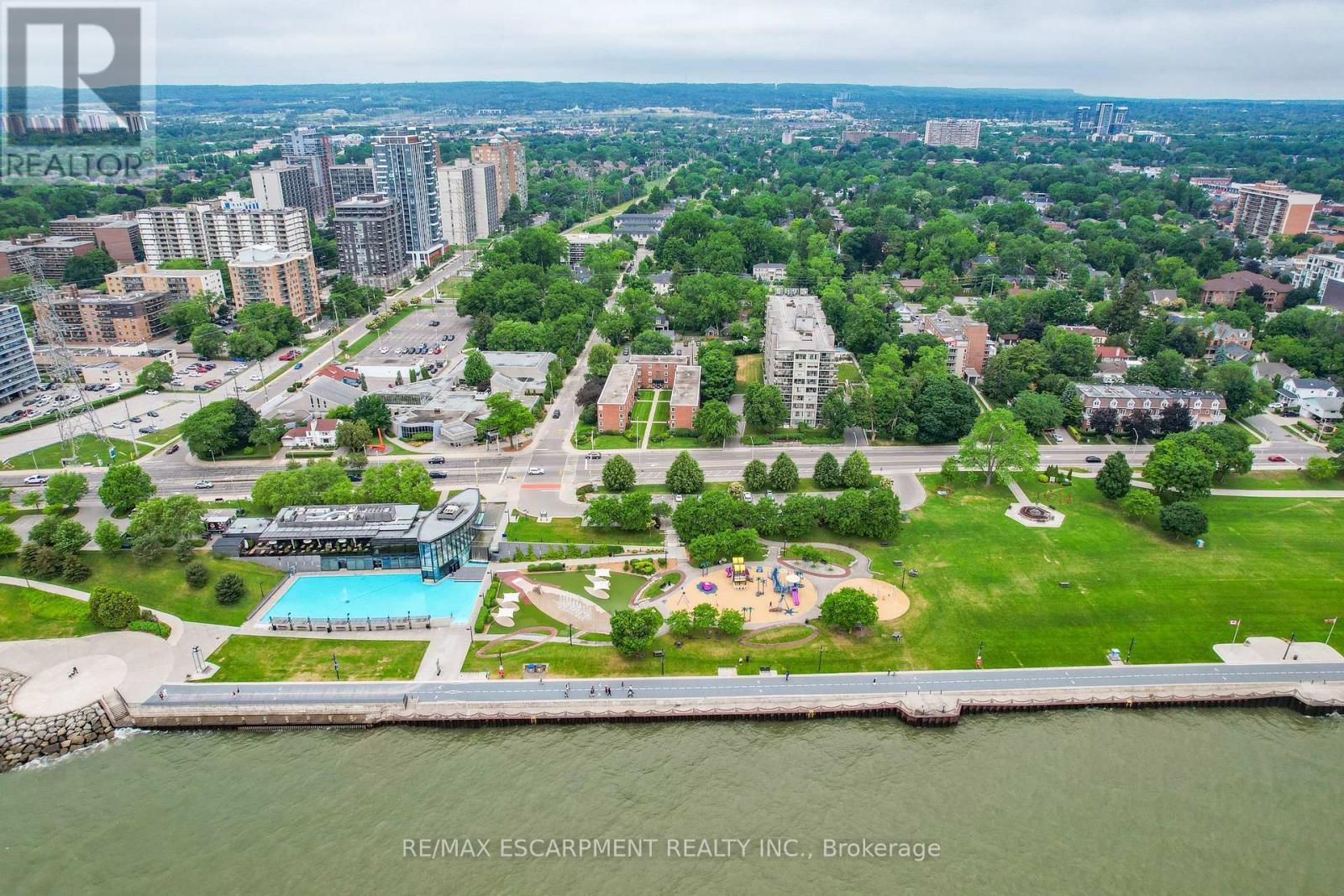 Photo 2 of 37 1347 Lakeshore Road, Burlington ON