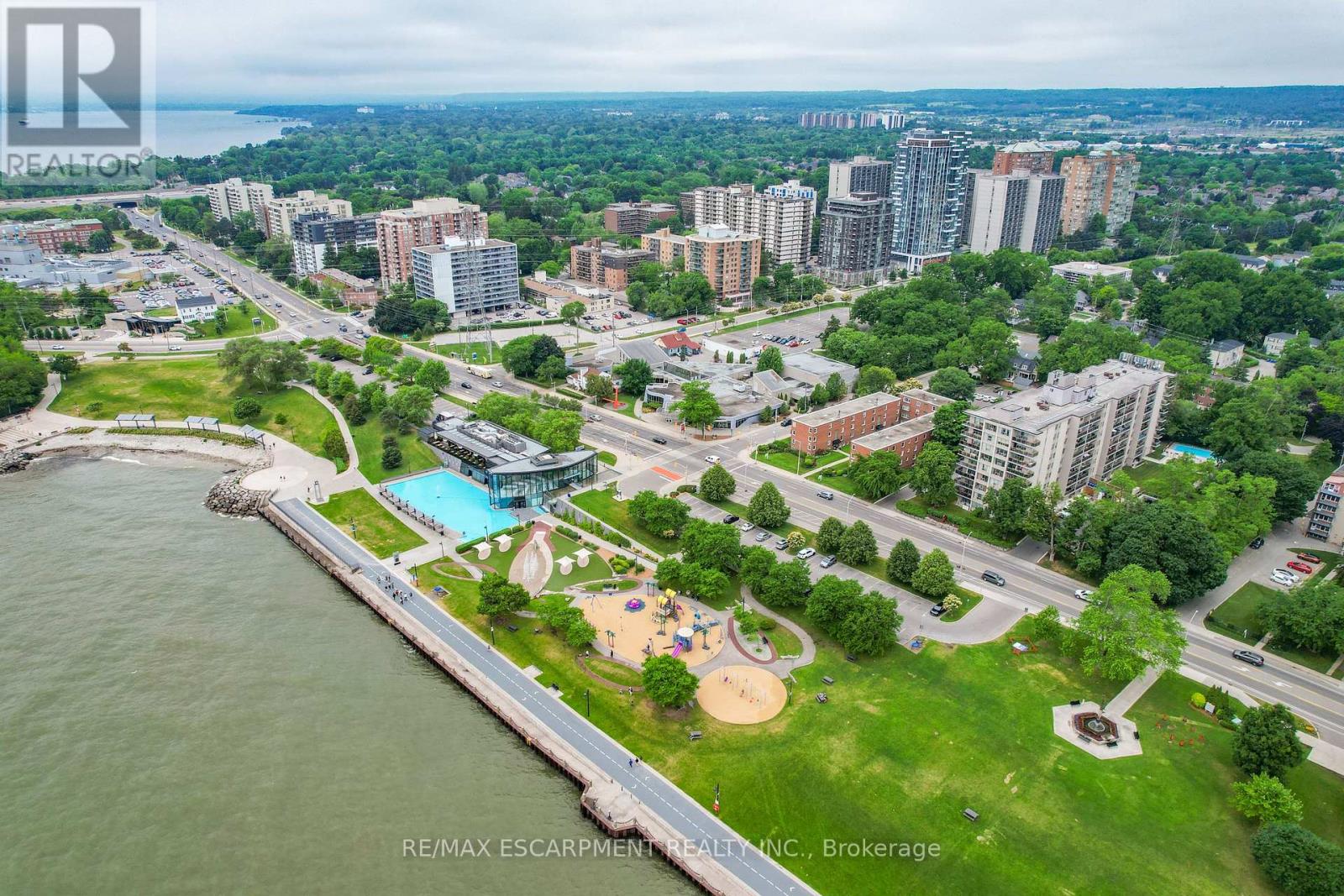 Photo 20 of 37 1347 Lakeshore Road, Burlington ON