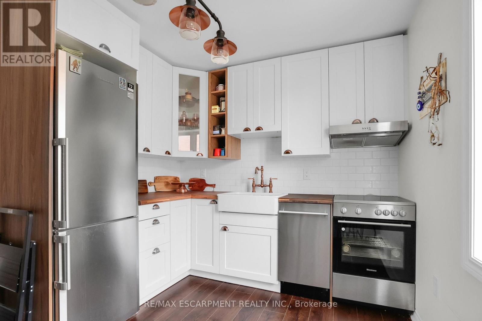 Photo 6 of 37 1347 Lakeshore Road, Burlington ON