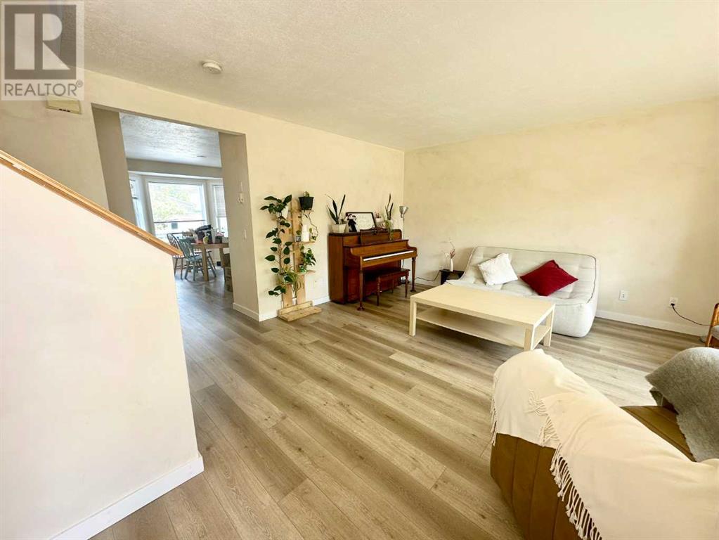 Single Family House for Sale in  Erin Woods Drive SE Erin Woods Calgary 