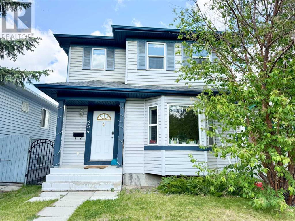 654 Erin Woods Drive SE, Calgary, Alberta