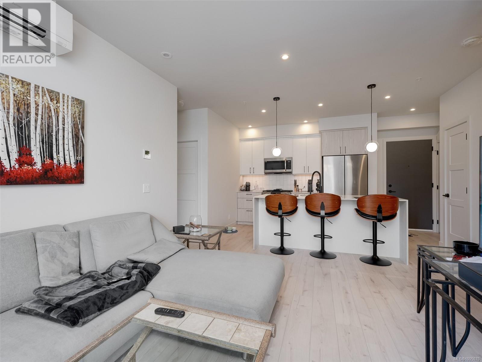 Photo 10 of 304 947 Whirlaway Cres, Langford BC