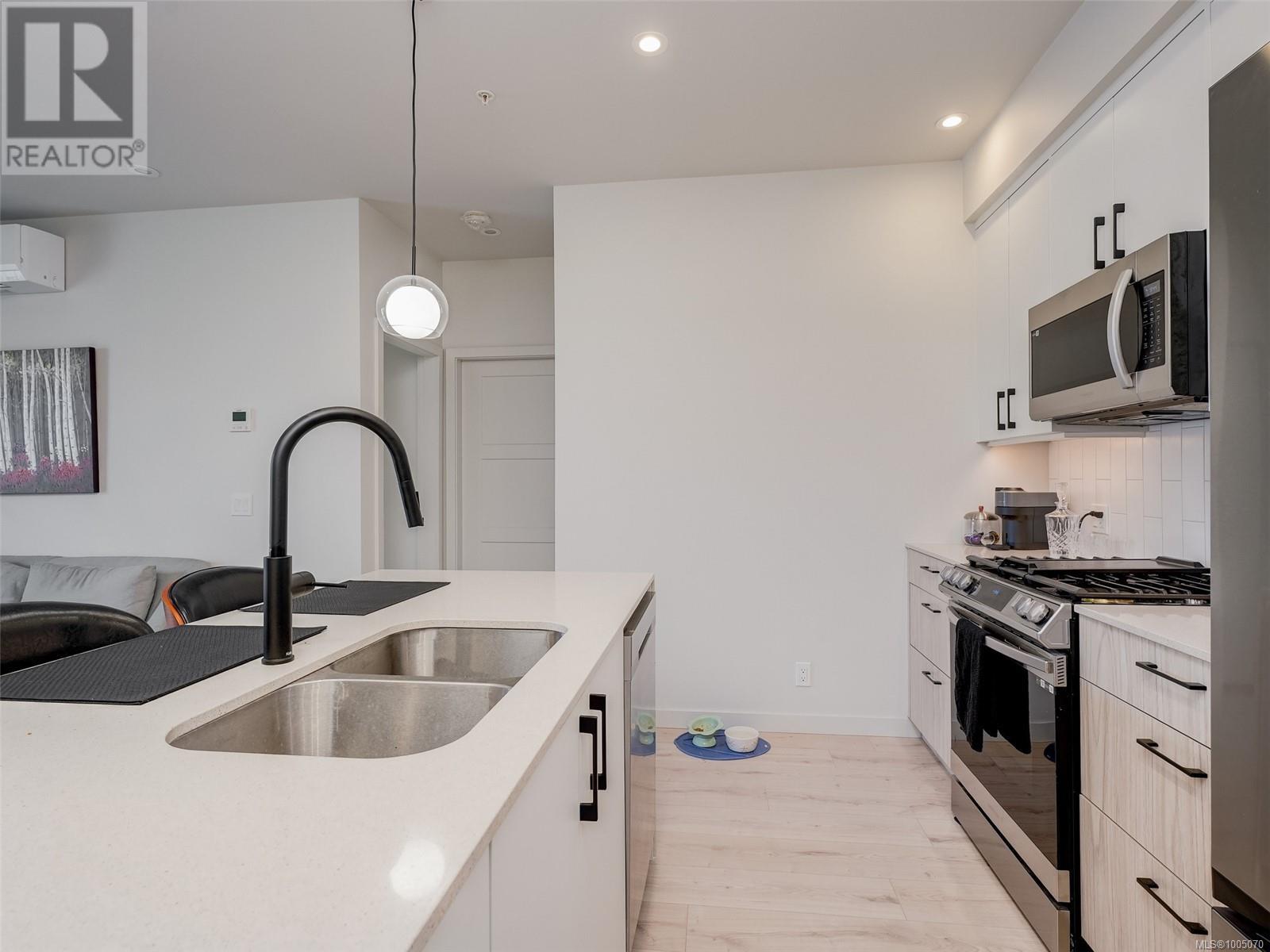 Photo 22 of 304 947 Whirlaway Cres, Langford BC