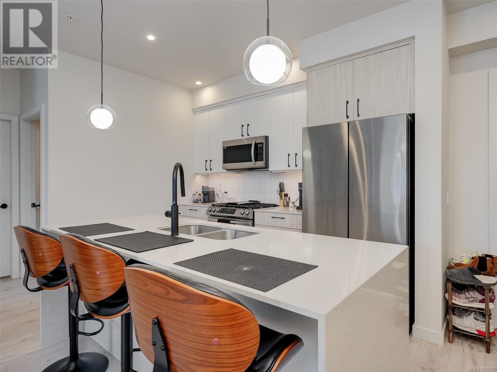 Photo 9 of 304 947 Whirlaway Cres, Langford BC