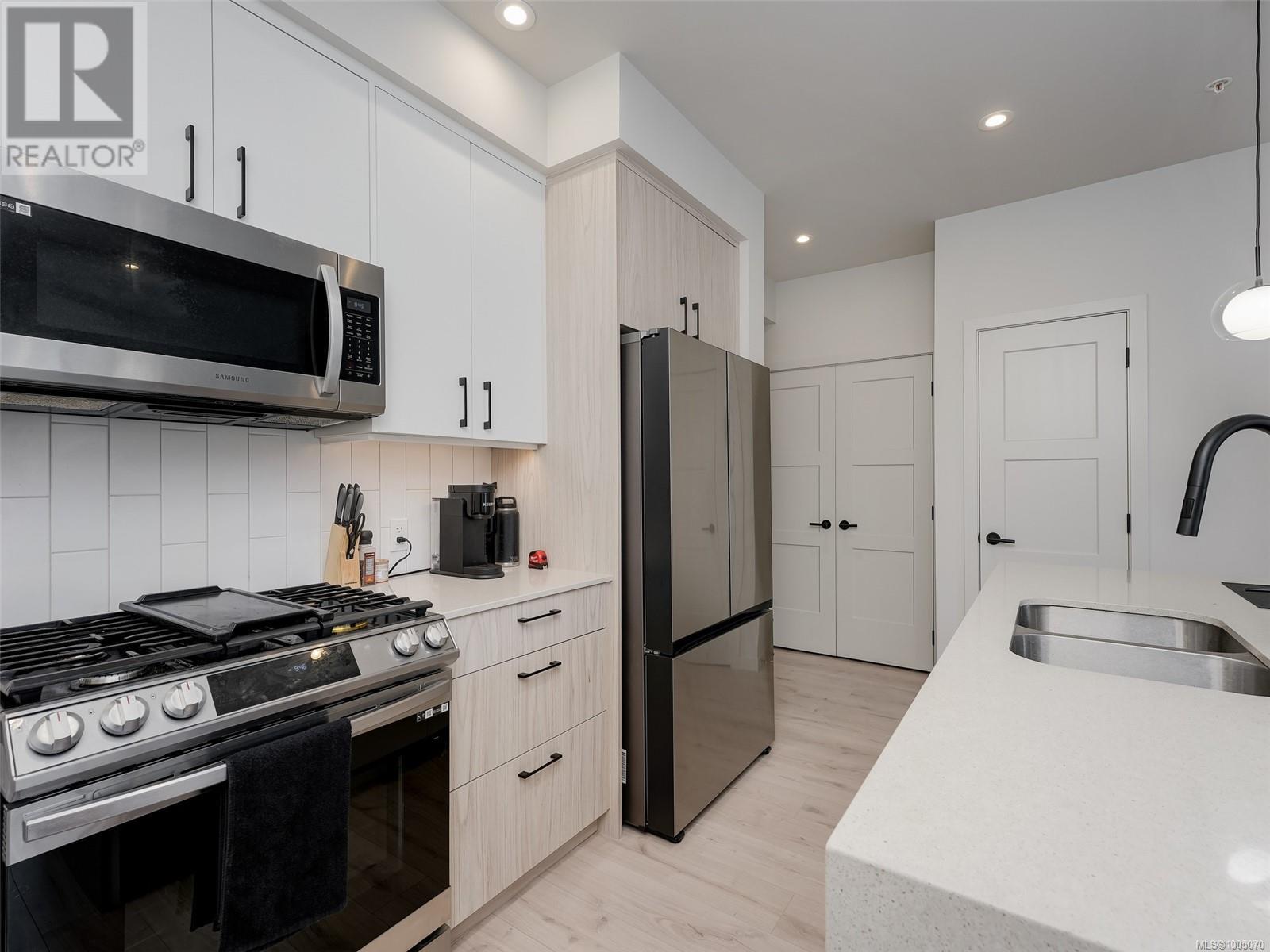 Photo 13 of 304 947 Whirlaway Cres, Langford BC