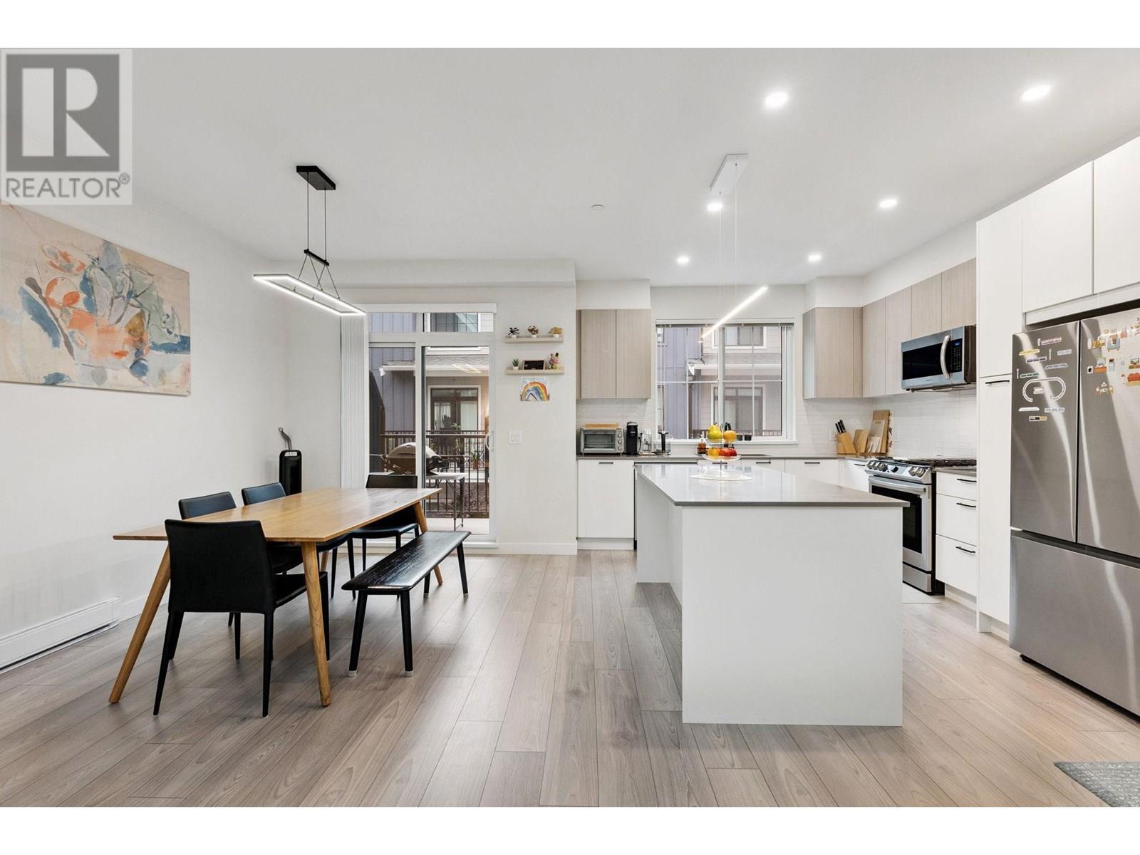 122 488 FURNESS STREET, New Westminster