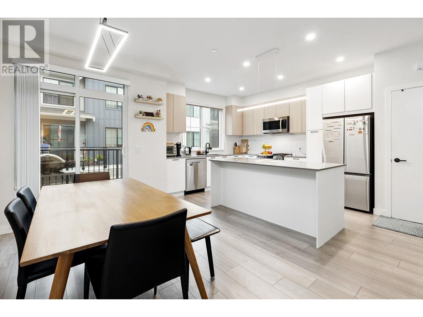 122 488 FURNESS STREET, New Westminster