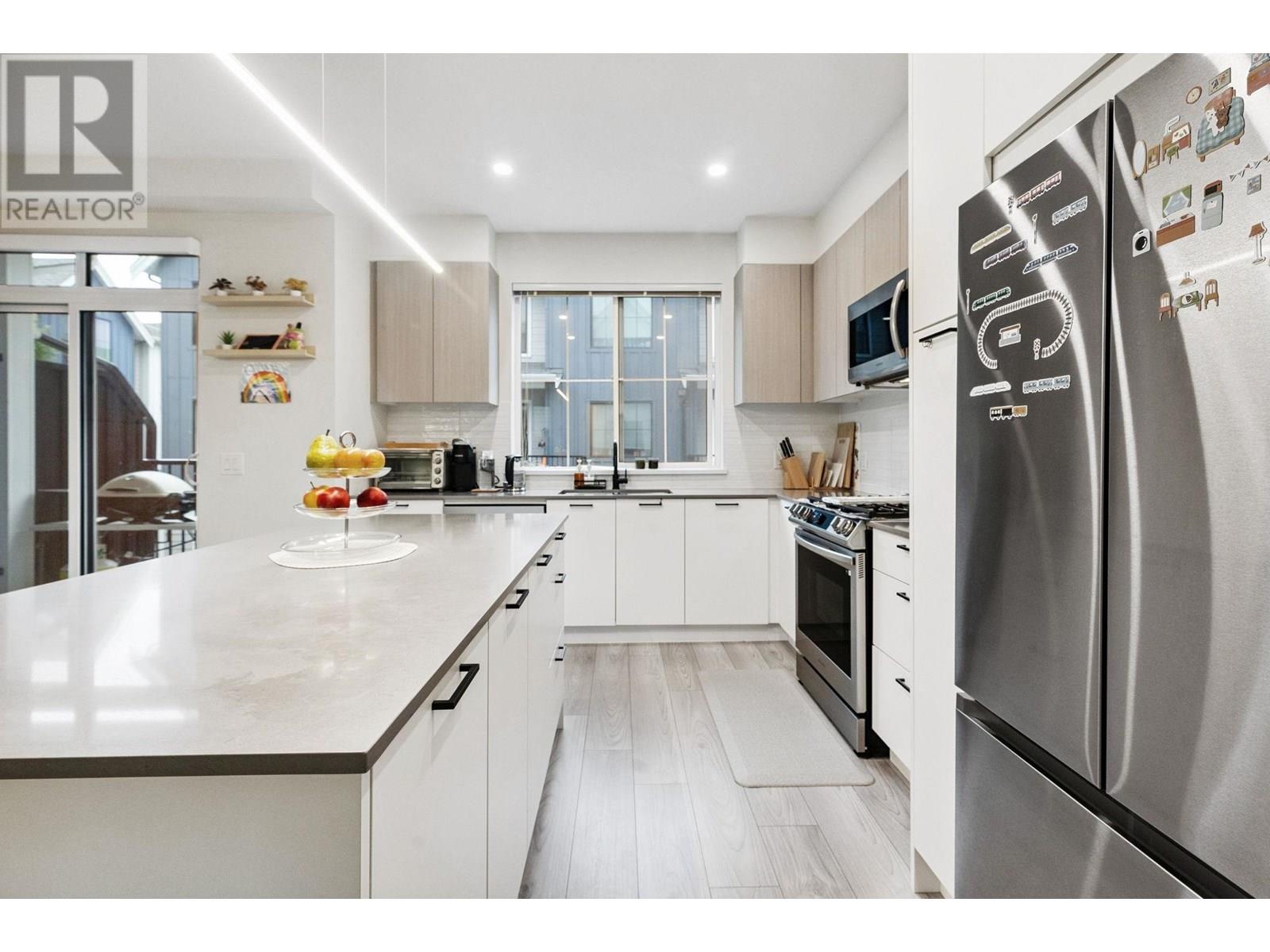 122 488 FURNESS STREET, New Westminster
