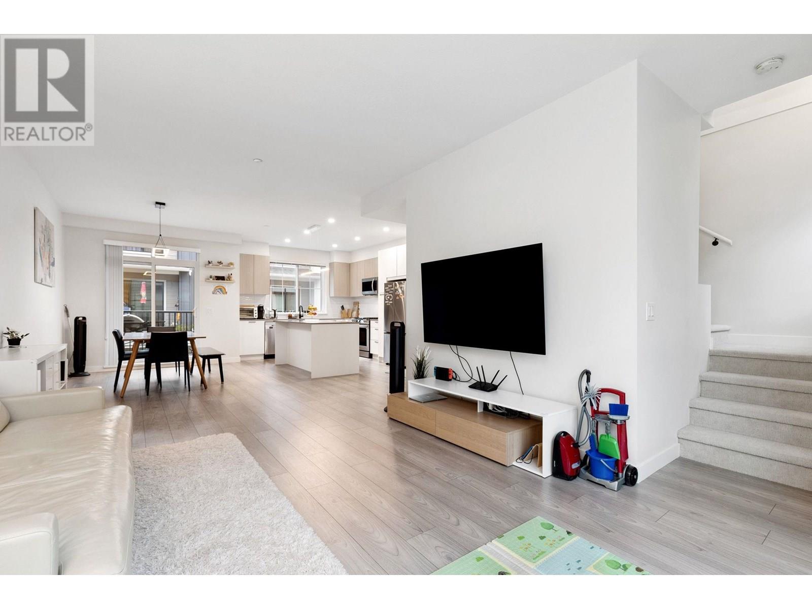 122 488 FURNESS STREET, New Westminster