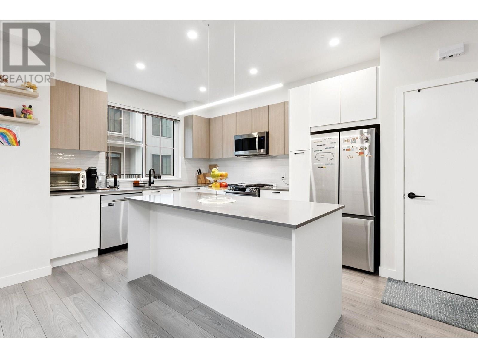 122 488 FURNESS STREET, New Westminster