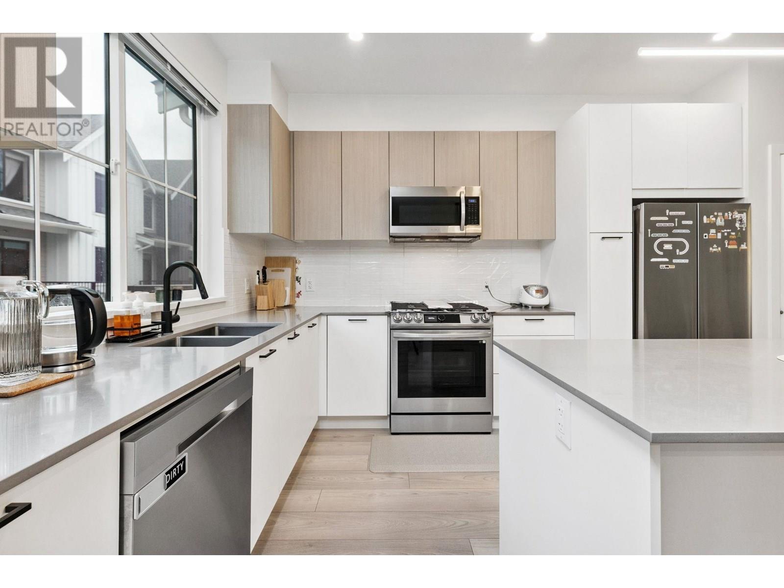 122 488 FURNESS STREET, New Westminster