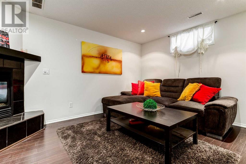 Single Family House for Sale in  Copperfield Gate SE Copperfield Calgary 