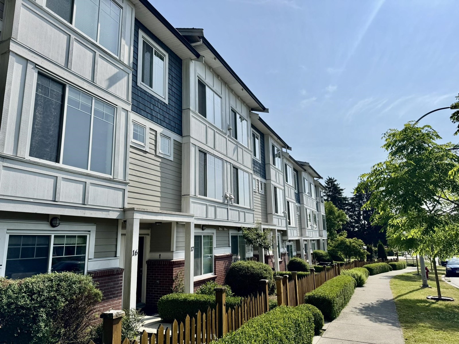 Photo 3 of 17 8747 162 Street, Surrey BC