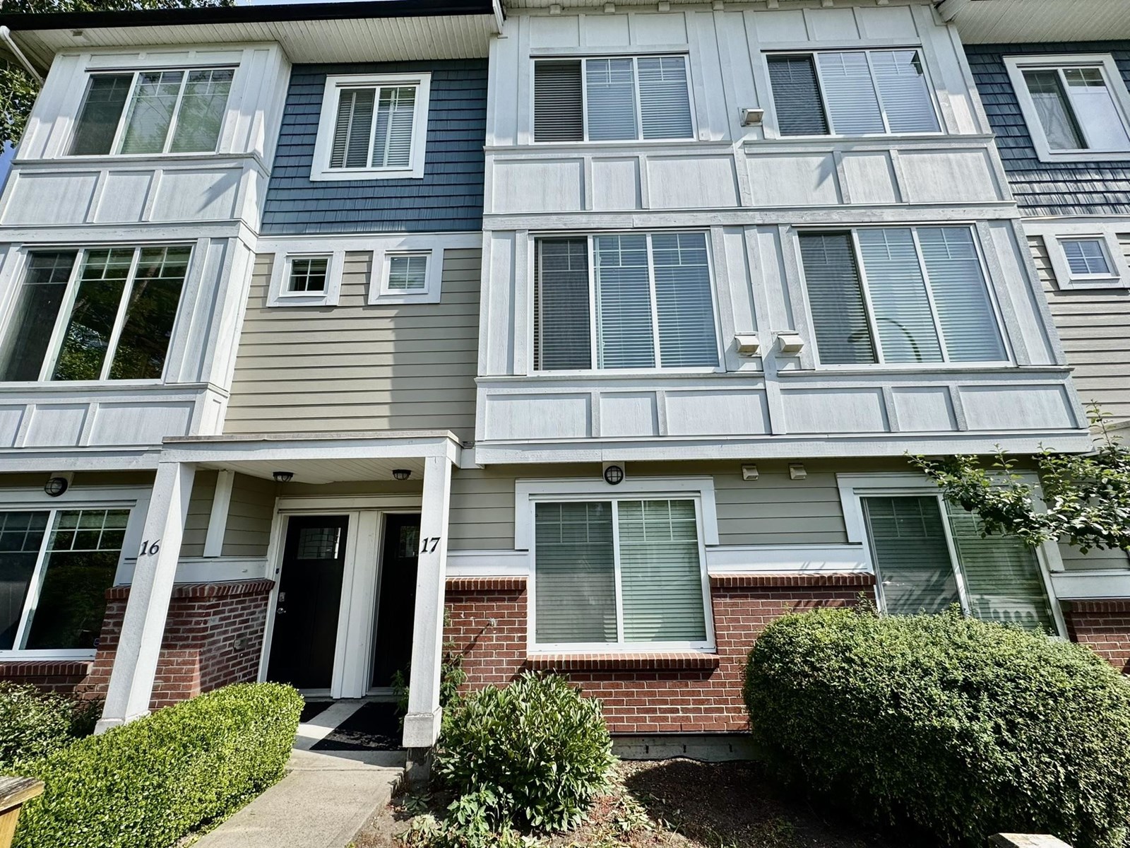 Photo 6 of 17 8747 162 Street, Surrey BC
