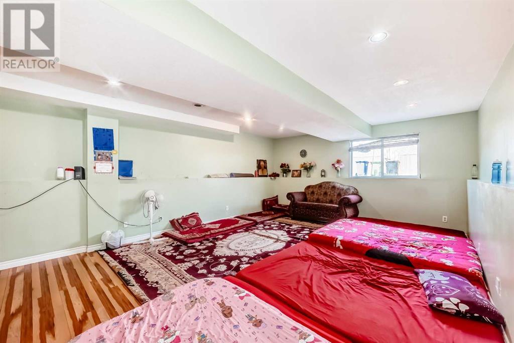 Single Family House 4 Level for Sale in  Falmere Way NE Falconridge Calgary 