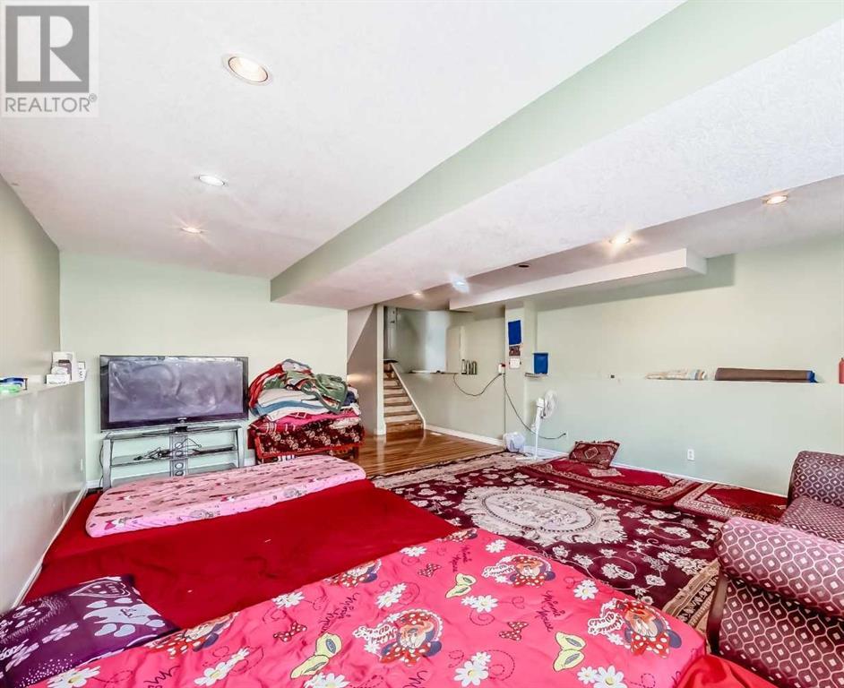 Single Family House 4 Level for Sale in  Falmere Way NE Falconridge Calgary 