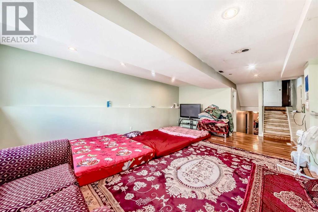 Single Family House 4 Level for Sale in  Falmere Way NE Falconridge Calgary 