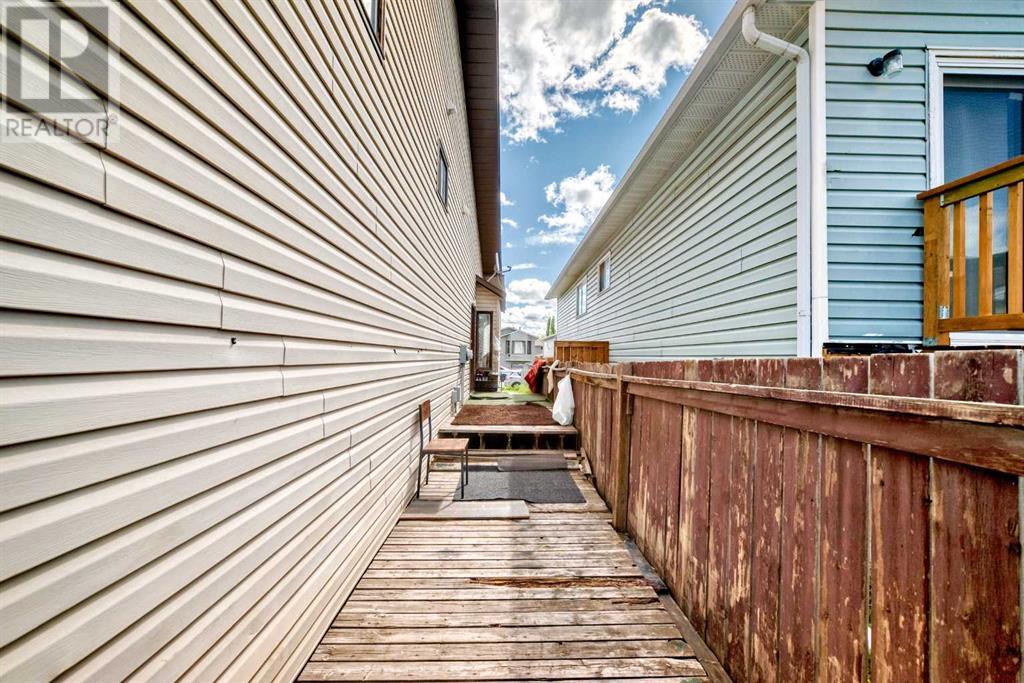 Single Family House 4 Level for Sale in  Falmere Way NE Falconridge Calgary 
