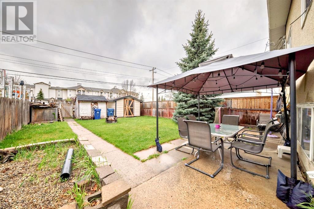 Single Family House Bi-level for Sale in  Pennsburg Way SE Penbrooke Meadows Calgary 