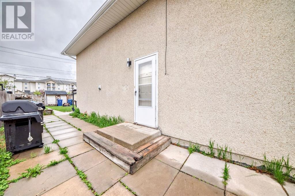 Single Family House Bi-level for Sale in  Pennsburg Way SE Penbrooke Meadows Calgary 