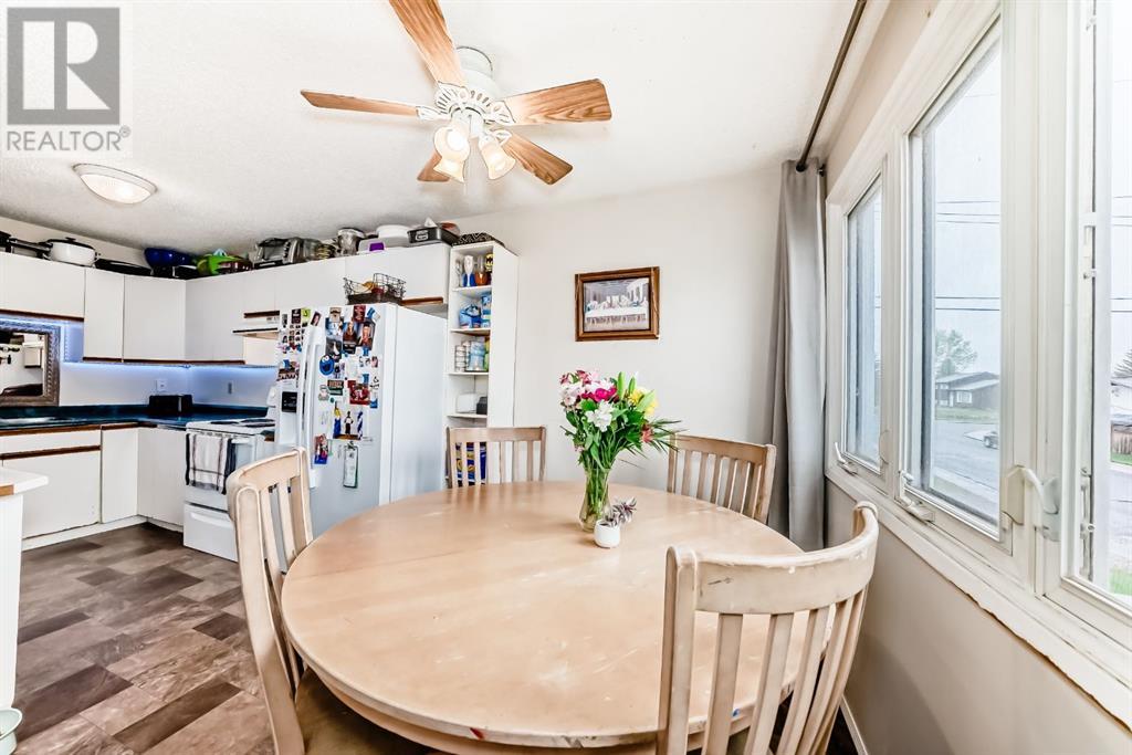 Single Family House Bi-level for Sale in  Pennsburg Way SE Penbrooke Meadows Calgary 