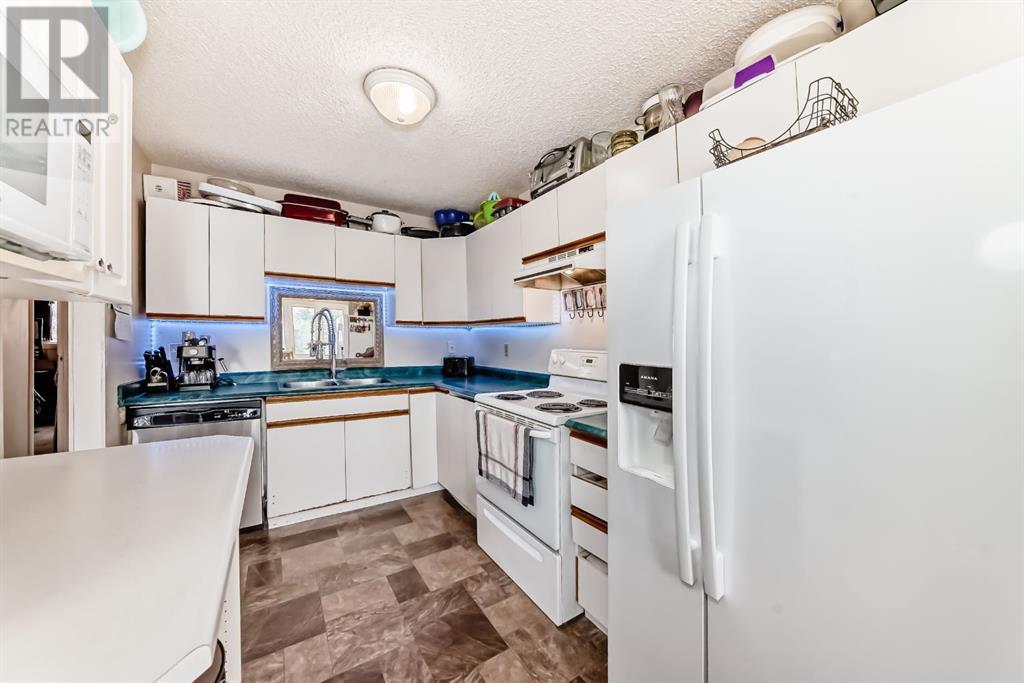 Single Family House Bi-level for Sale in  Pennsburg Way SE Penbrooke Meadows Calgary 