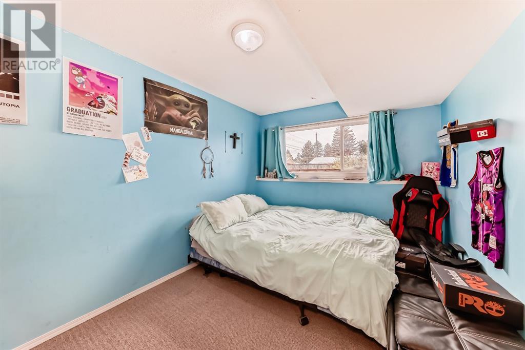 Single Family House Bi-level for Sale in  Pennsburg Way SE Penbrooke Meadows Calgary 