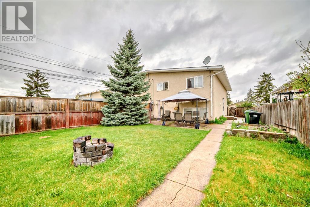 Single Family House Bi-level for Sale in  Pennsburg Way SE Penbrooke Meadows Calgary 