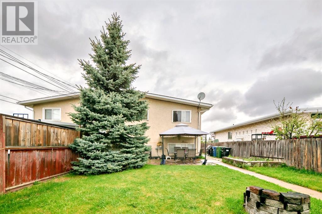 Single Family House Bi-level for Sale in  Pennsburg Way SE Penbrooke Meadows Calgary 