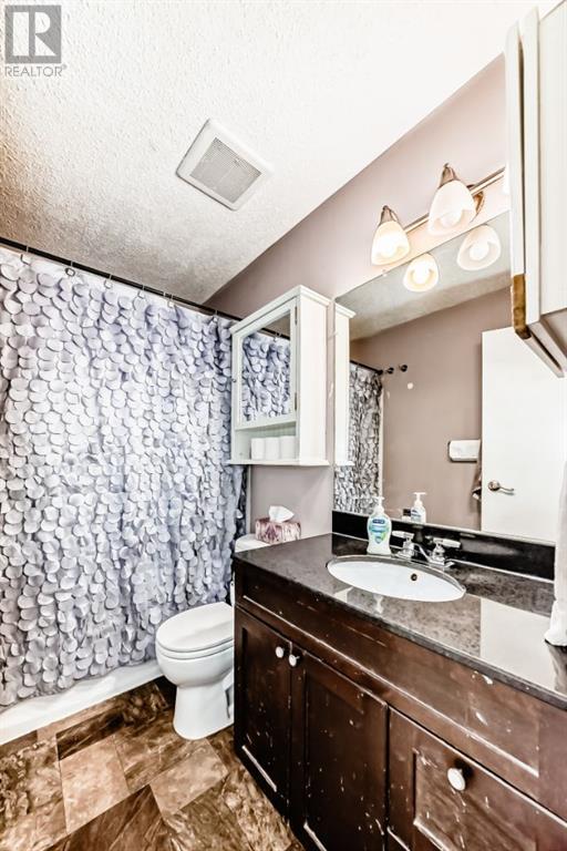 Single Family House Bi-level for Sale in  Pennsburg Way SE Penbrooke Meadows Calgary 