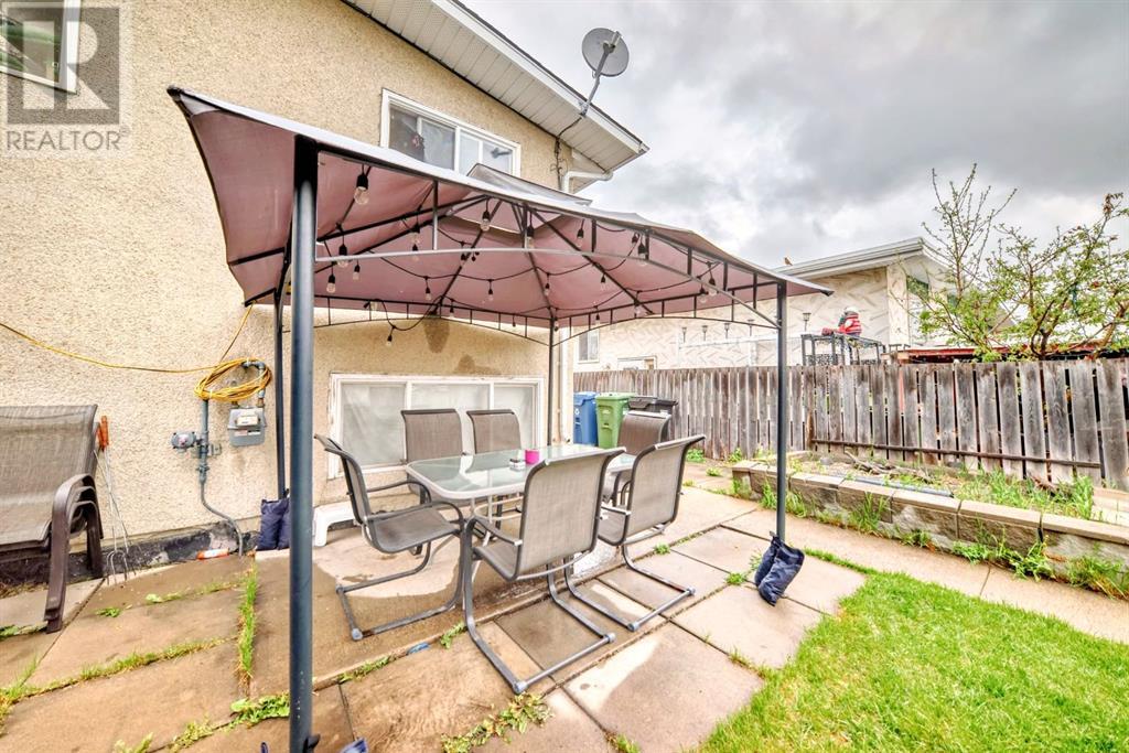 Single Family House Bi-level for Sale in  Pennsburg Way SE Penbrooke Meadows Calgary 