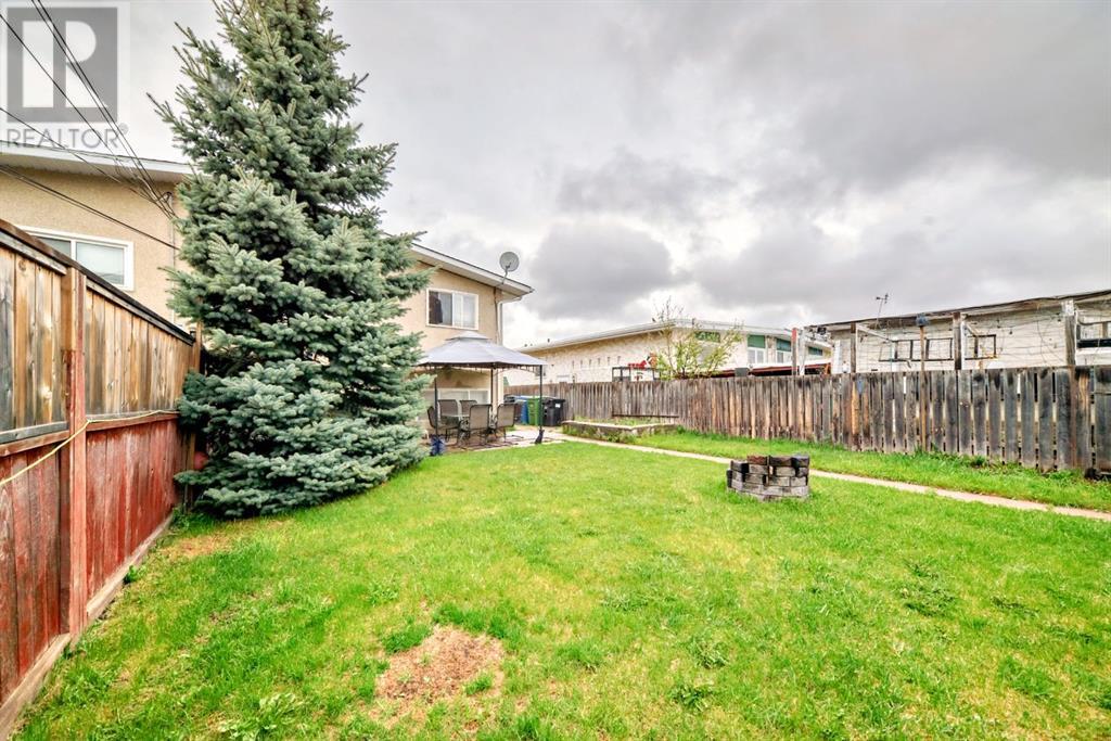 Single Family House Bi-level for Sale in  Pennsburg Way SE Penbrooke Meadows Calgary 