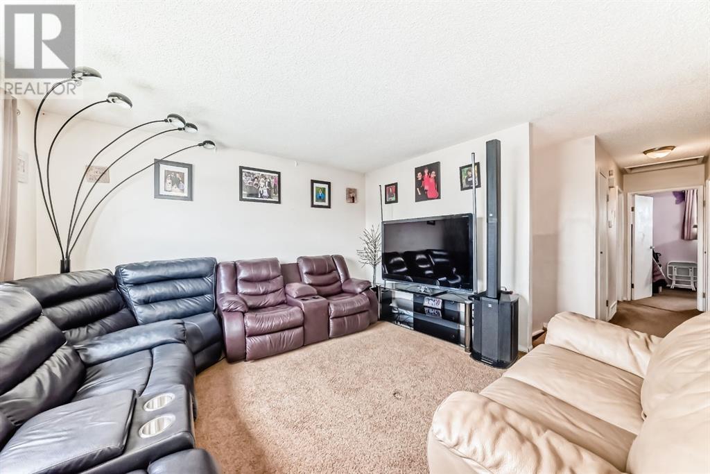 Single Family House Bi-level for Sale in  Pennsburg Way SE Penbrooke Meadows Calgary 