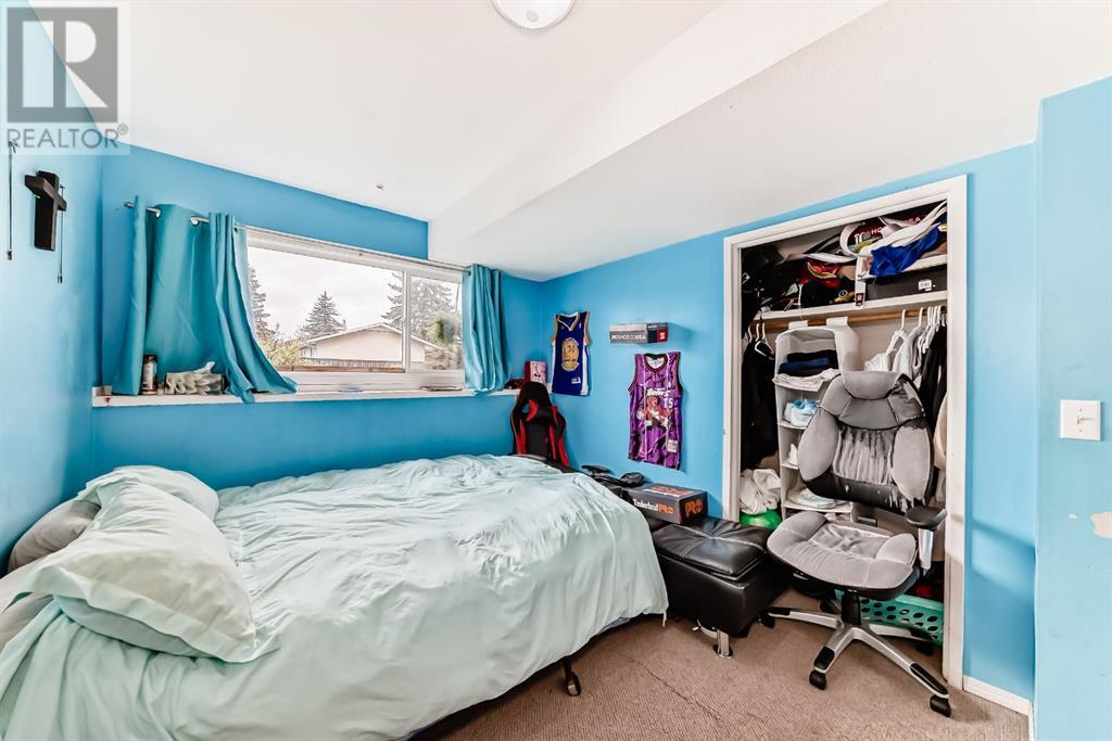 Single Family House Bi-level for Sale in  Pennsburg Way SE Penbrooke Meadows Calgary 