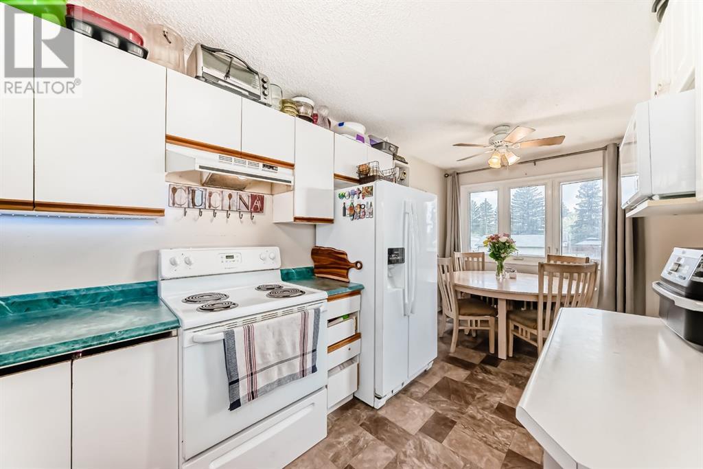 Single Family House Bi-level for Sale in  Pennsburg Way SE Penbrooke Meadows Calgary 