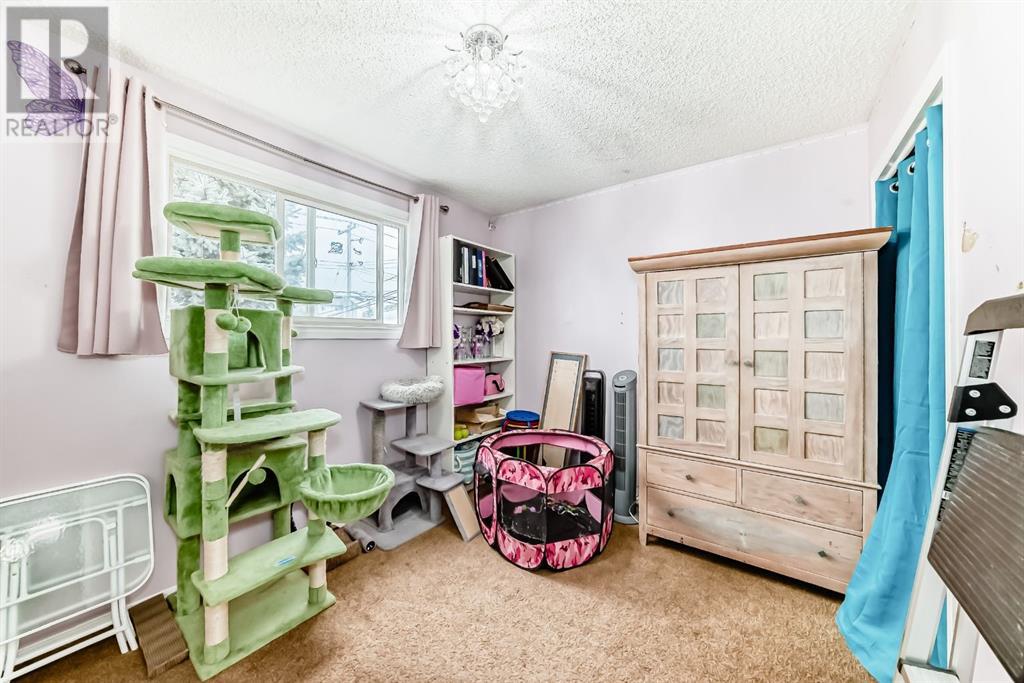 Single Family House Bi-level for Sale in  Pennsburg Way SE Penbrooke Meadows Calgary 