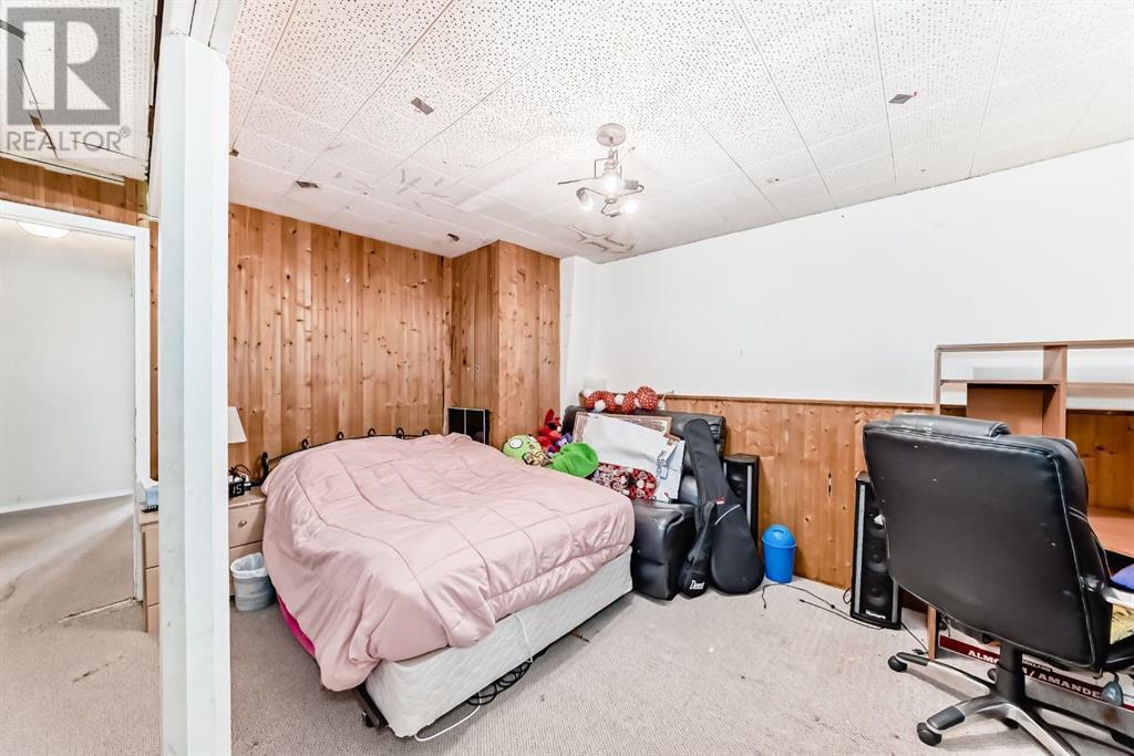 Single Family House Bi-level for Sale in  Pennsburg Way SE Penbrooke Meadows Calgary 