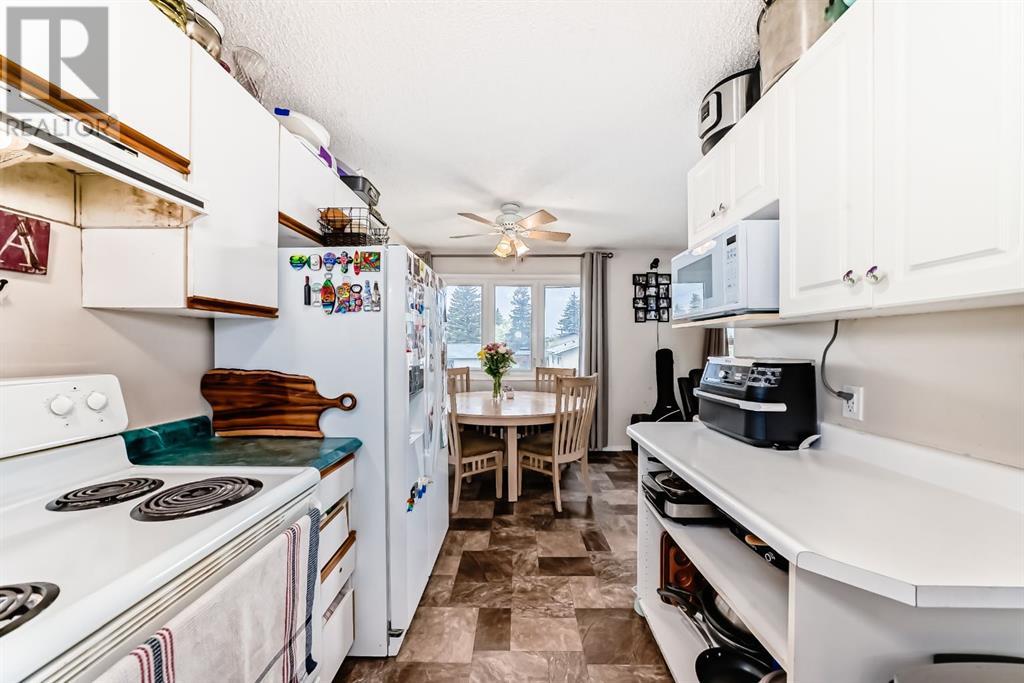 Single Family House Bi-level for Sale in  Pennsburg Way SE Penbrooke Meadows Calgary 