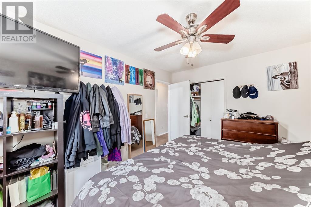 Single Family House Bi-level for Sale in  Pennsburg Way SE Penbrooke Meadows Calgary 
