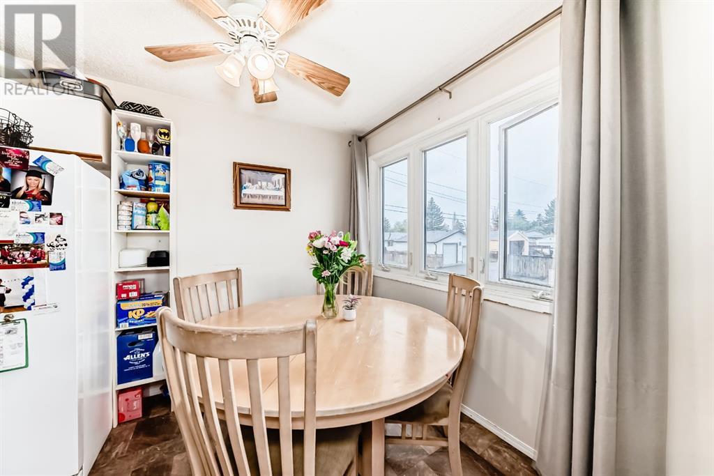 Single Family House Bi-level for Sale in  Pennsburg Way SE Penbrooke Meadows Calgary 