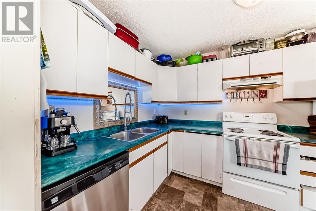 Single Family House Bi-level for Sale in  Pennsburg Way SE Penbrooke Meadows Calgary 