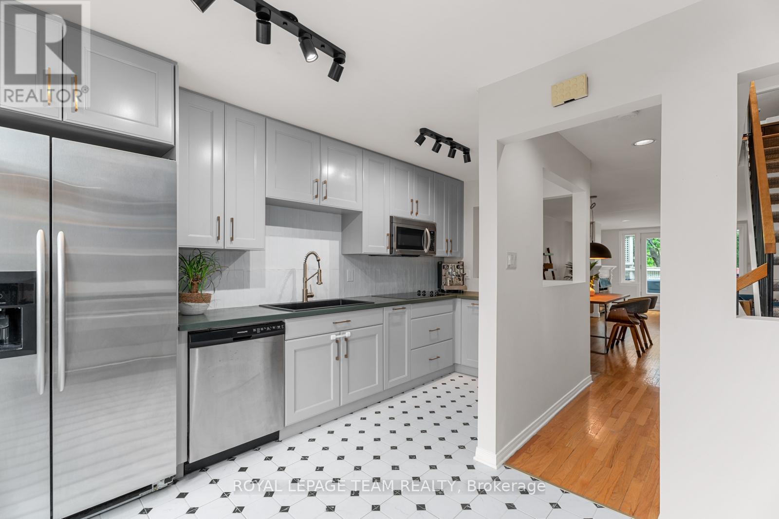 Photo 10 of 26 20 Charlevoix Street, Ottawa ON