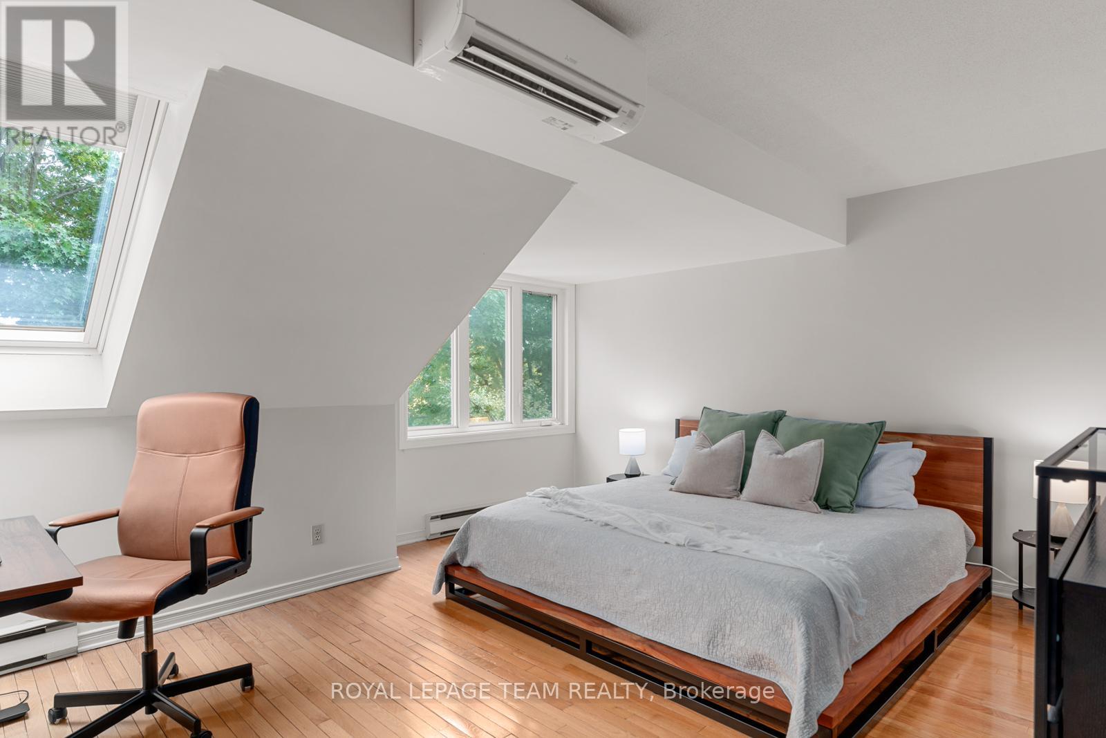 Photo 12 of 26 20 Charlevoix Street, Ottawa ON