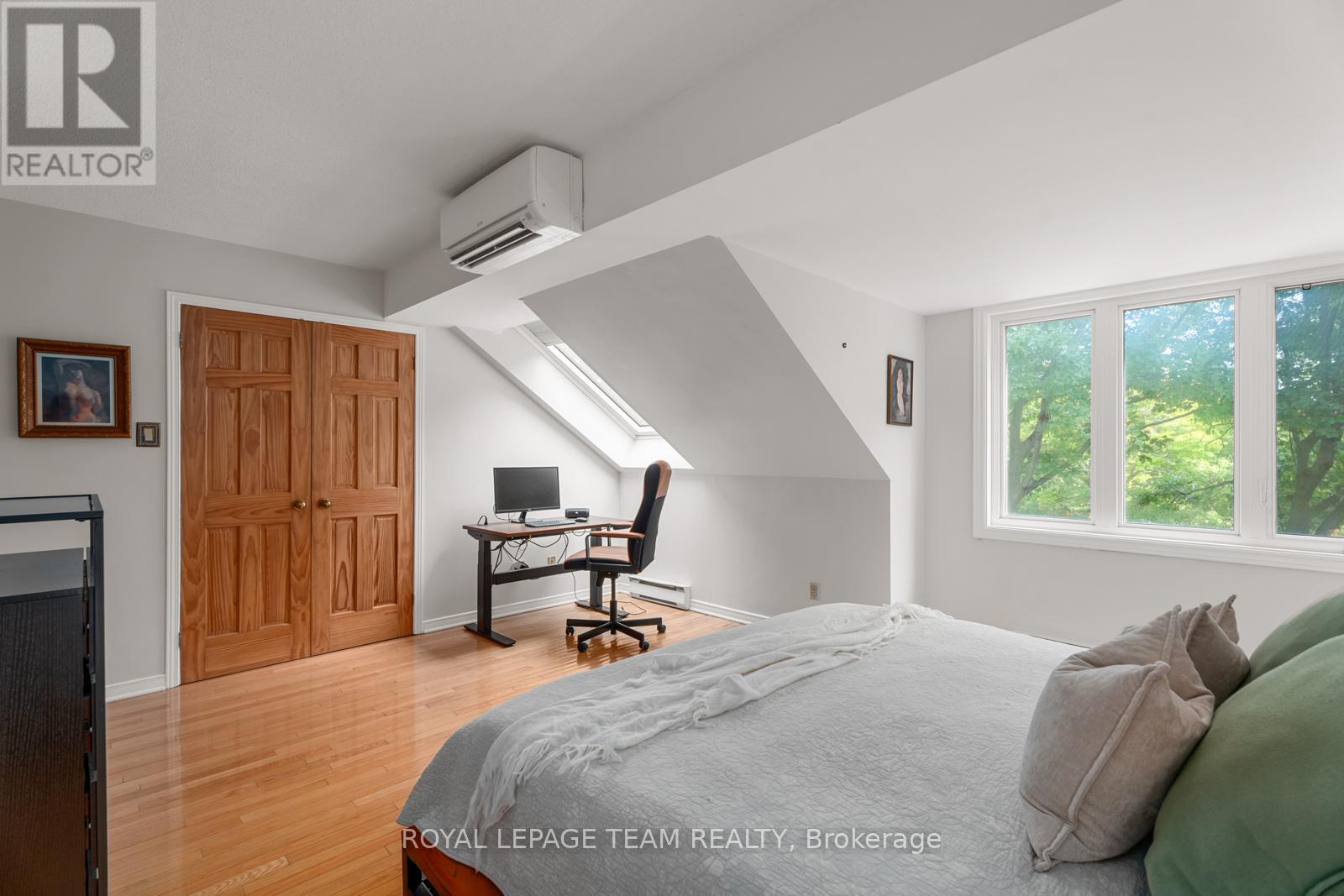 Photo 13 of 26 20 Charlevoix Street, Ottawa ON