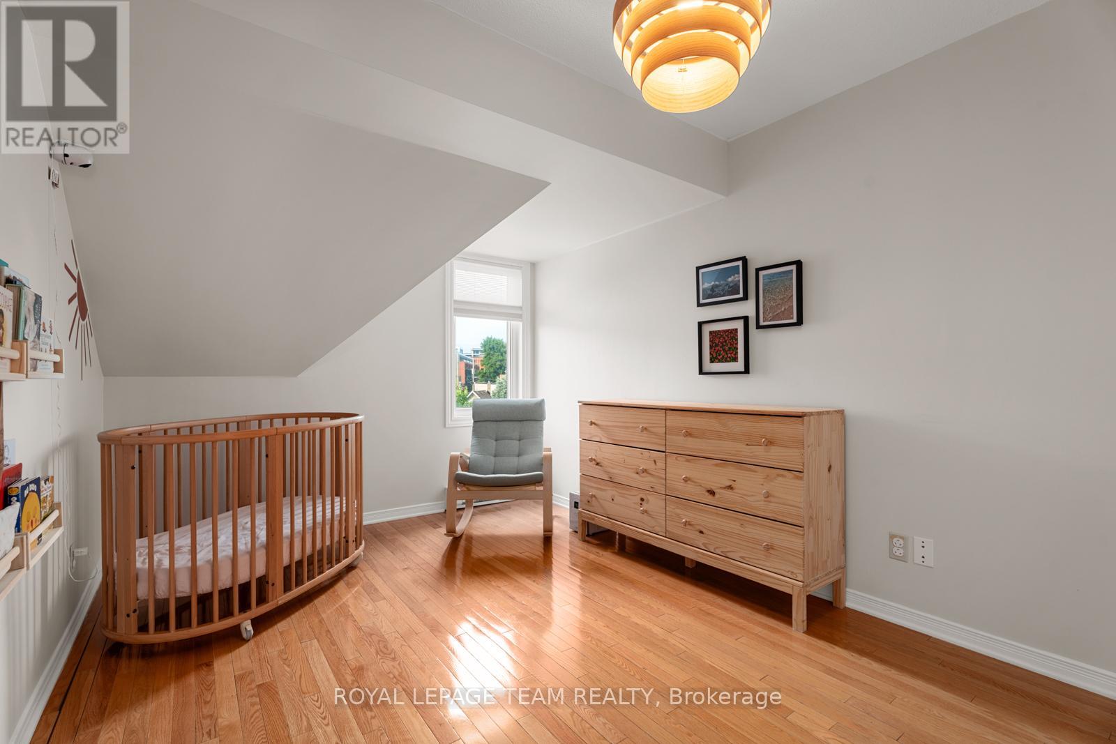 Photo 15 of 26 20 Charlevoix Street, Ottawa ON