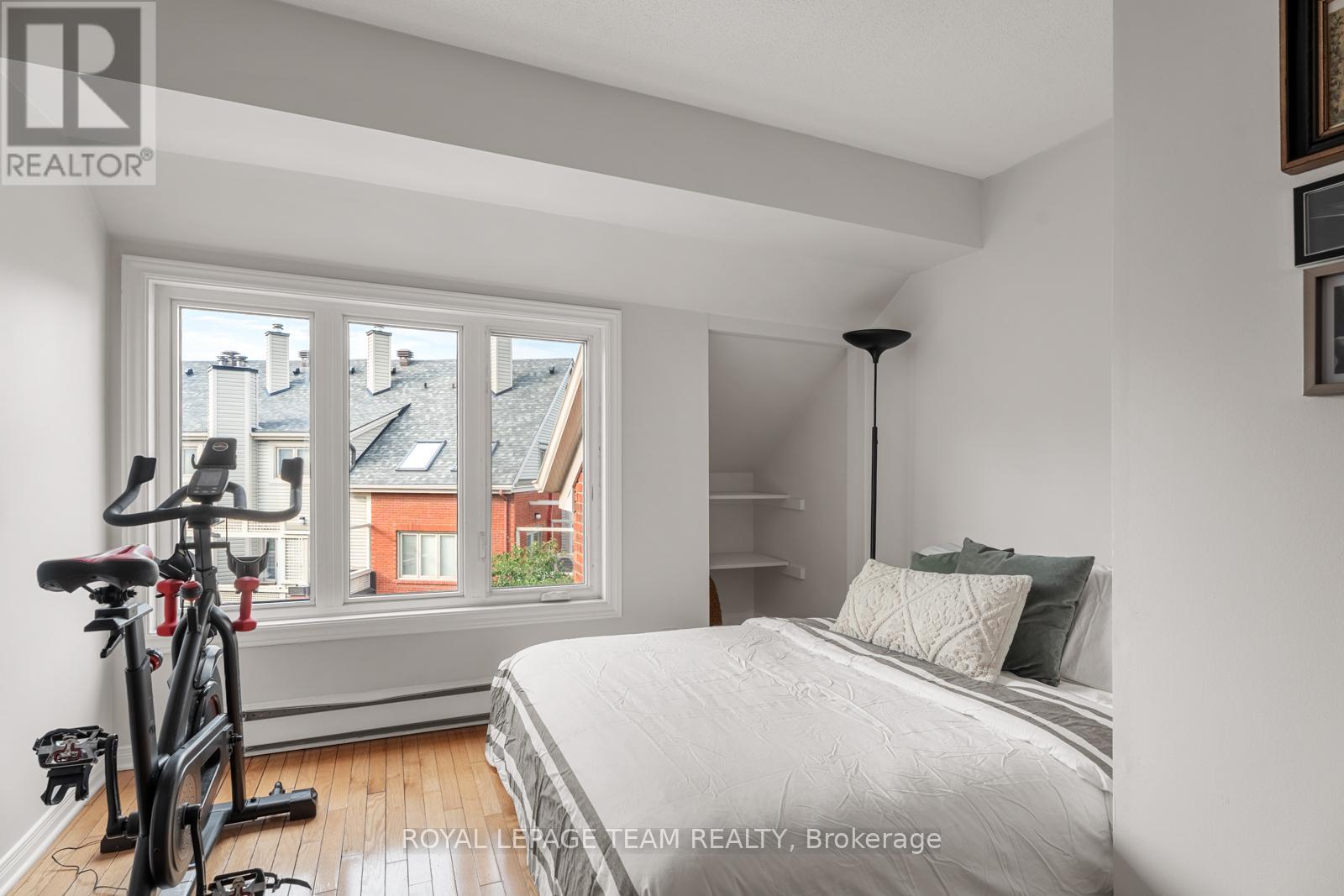 Photo 16 of 26 20 Charlevoix Street, Ottawa ON
