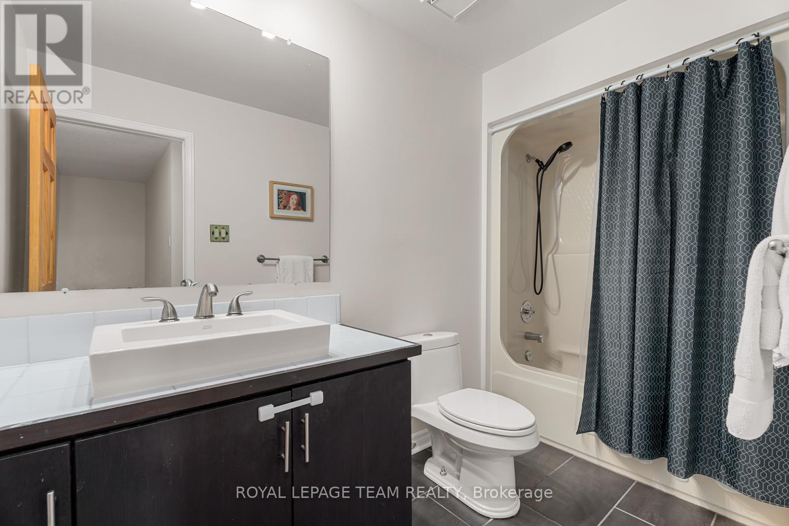 Photo 18 of 26 20 Charlevoix Street, Ottawa ON