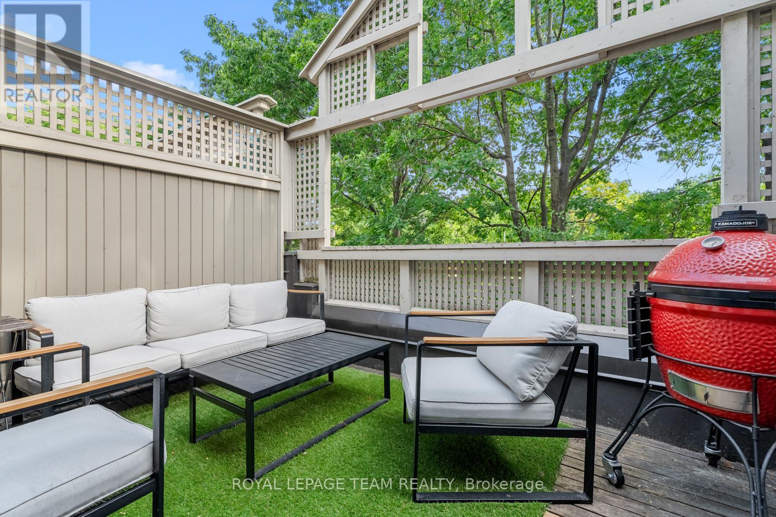 Photo 22 of 26 20 Charlevoix Street, Ottawa ON