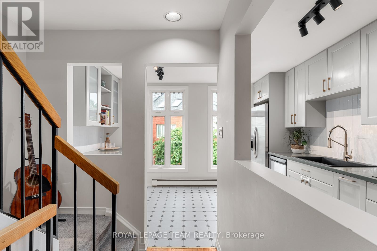 Photo 8 of 26 20 Charlevoix Street, Ottawa ON
