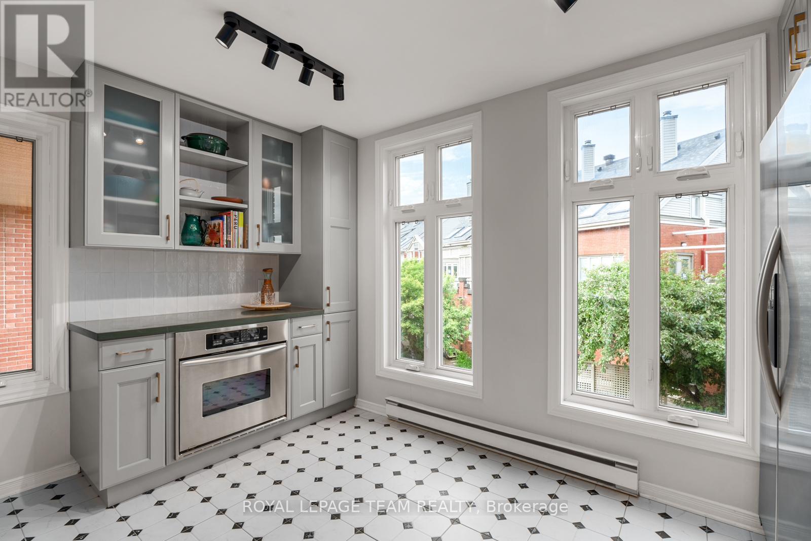 Photo 9 of 26 20 Charlevoix Street, Ottawa ON
